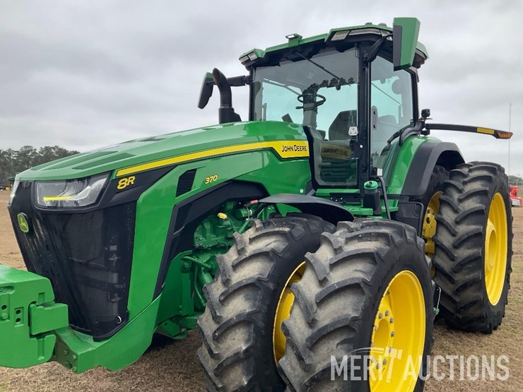 2023-john-deere-8r-370-image-9