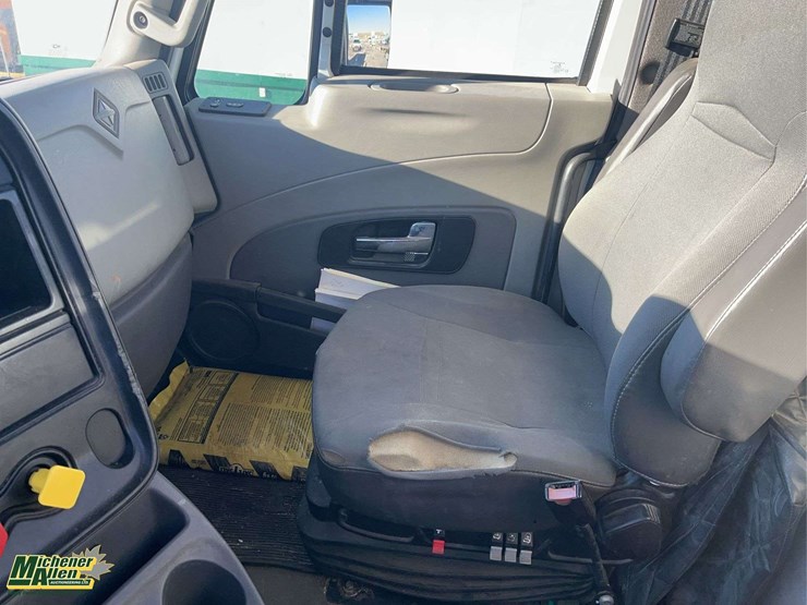 2017-international-prostar-image-19