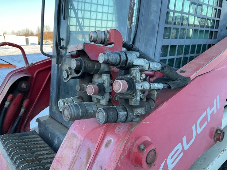 2012-takeuchi-tl10-image-17