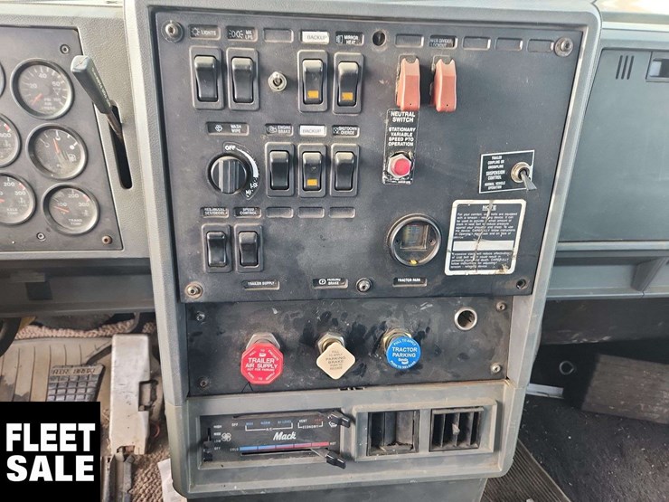 1993-mack-ch613-image-23