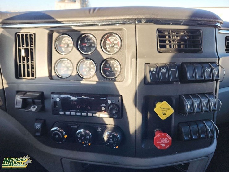 2024-peterbilt-579-image-19