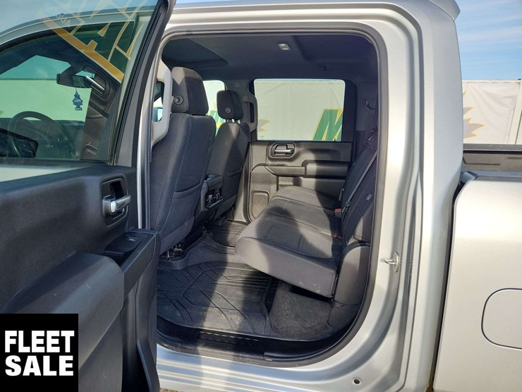 2022-chevrolet-silverado-2500hd-image-25