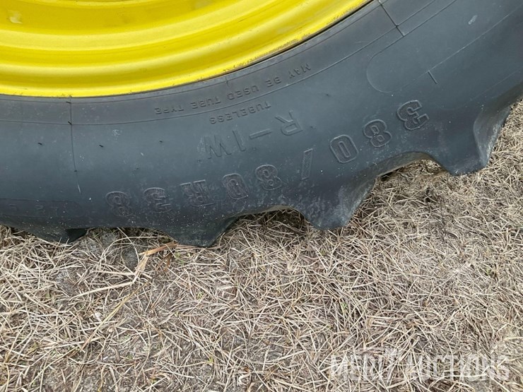 2024-john-deere-8r-250-image-15