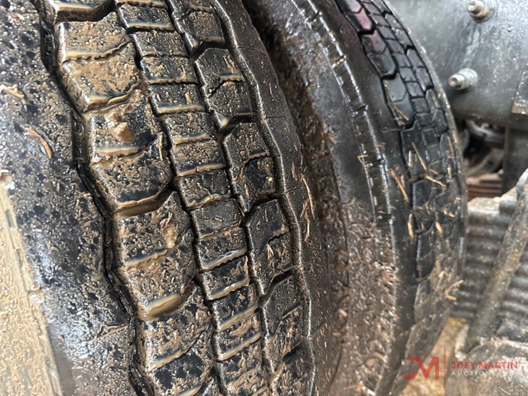 2010-mack-gu713-granite-roll-off-truck-image-18