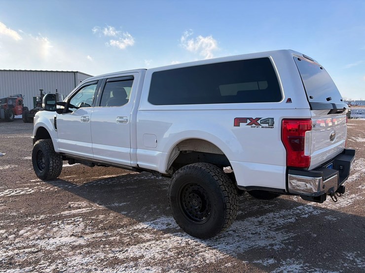 2017-ford-f250-lariat-image-3