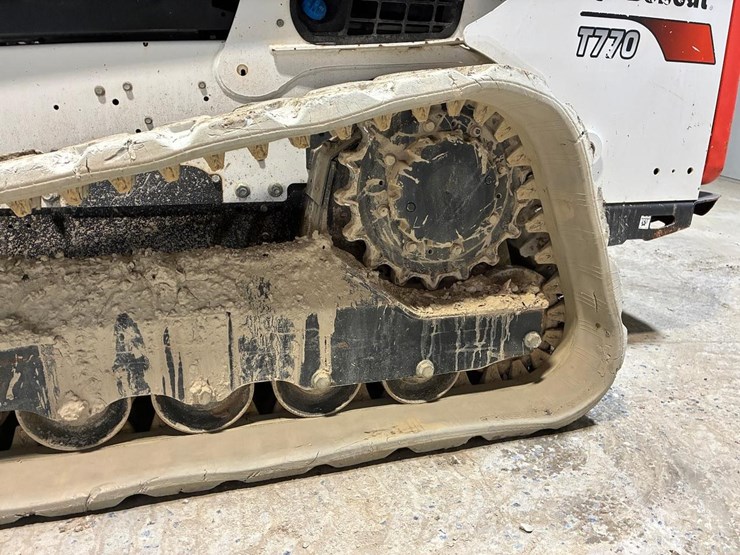 2021-bobcat-t770-image-17