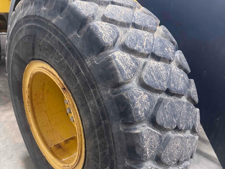 2011-deere-524k-image-6