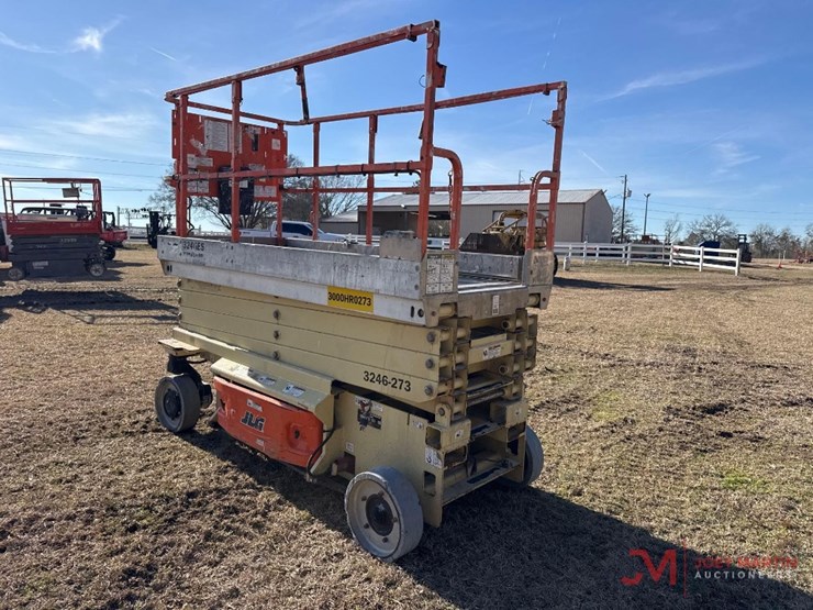 2015-jlg-3246es-image-3