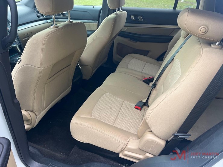 2016-ford-explorer-image-12