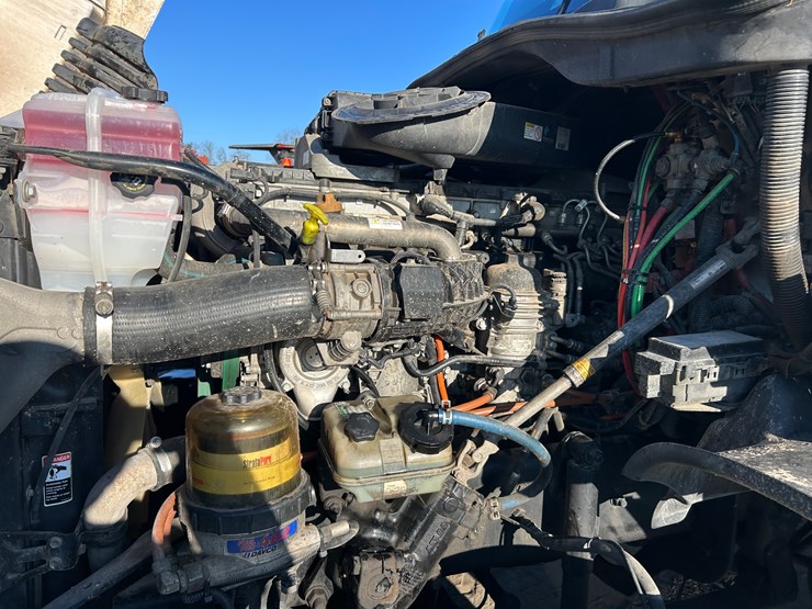 2014-freightliner-cascadia-125-image-9