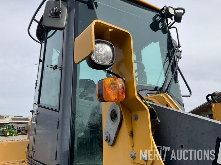 2018-deere-544k-image-49