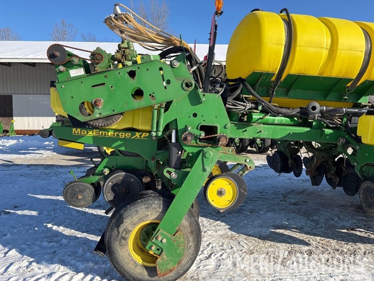 2011-john-deere-1770nt-image-24