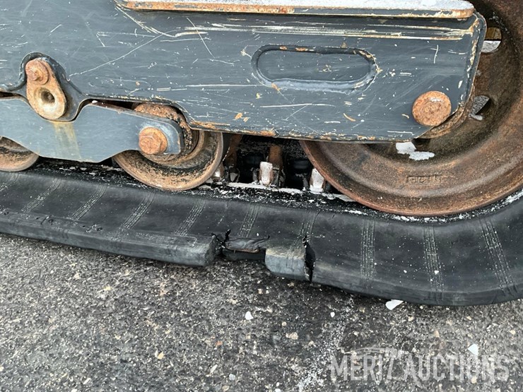 2023-deere-333g-image-13