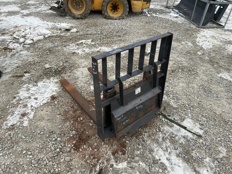42”-walk-behind-skid-steer-pallet-forks-image-3