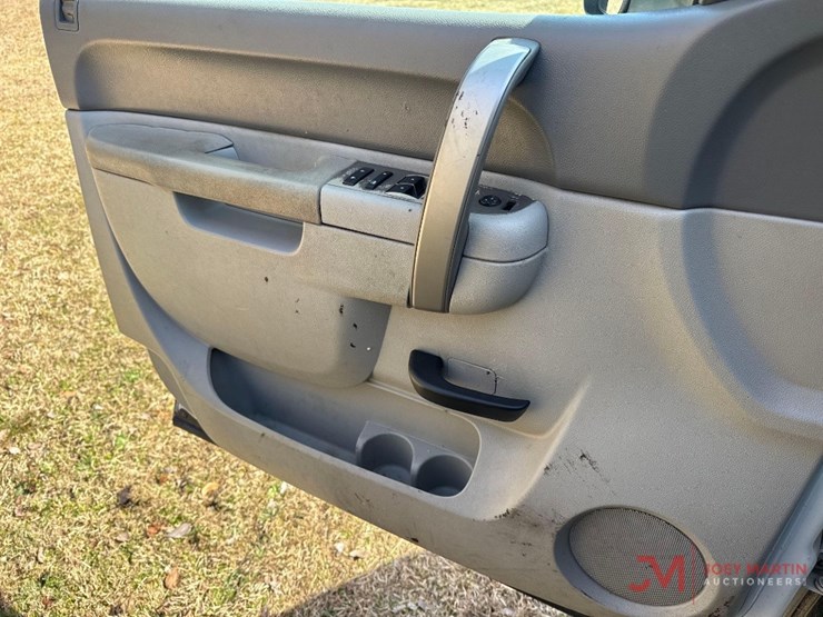 2013-chevrolet-2500-image-34