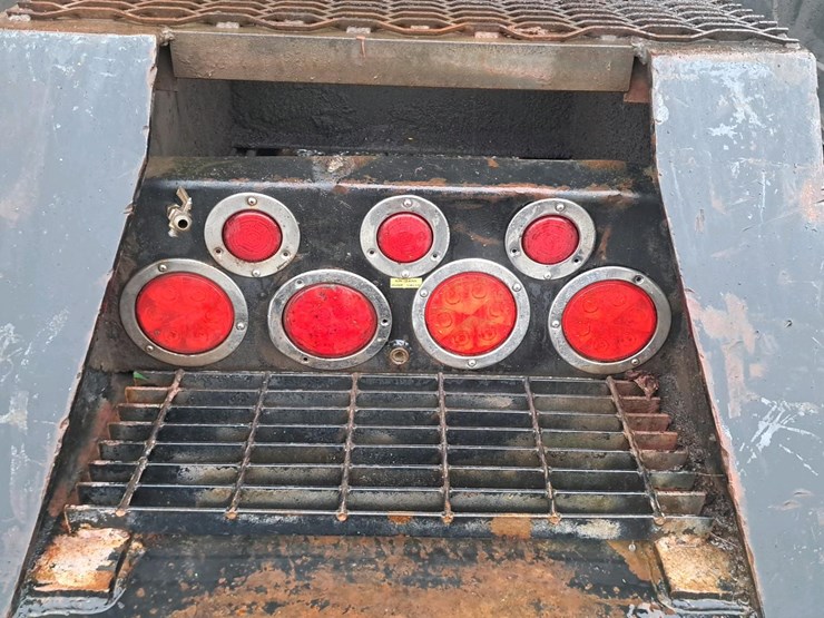 2010-deere-437c-image-28