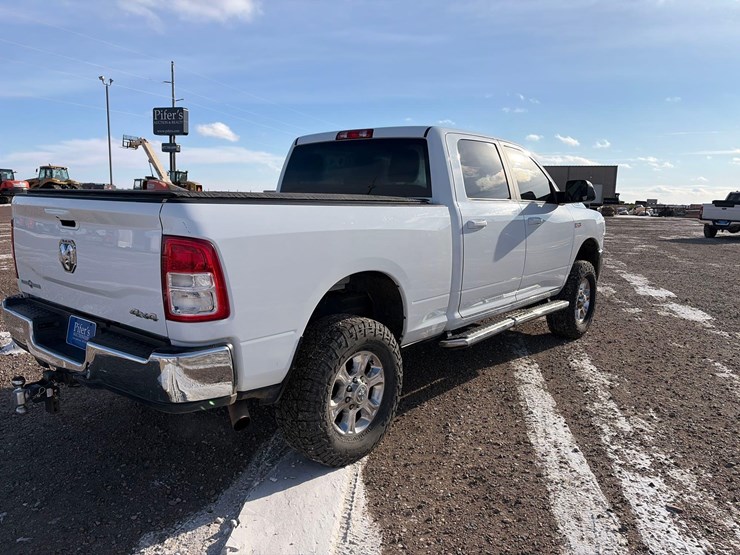 2021-ram-2500-big-horn-image-3