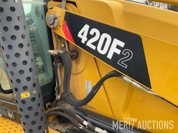 2017-caterpillar-420f2-image-45