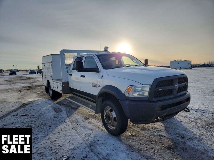 2015-ram-5500-4x4-s/a-service-truck-image-2