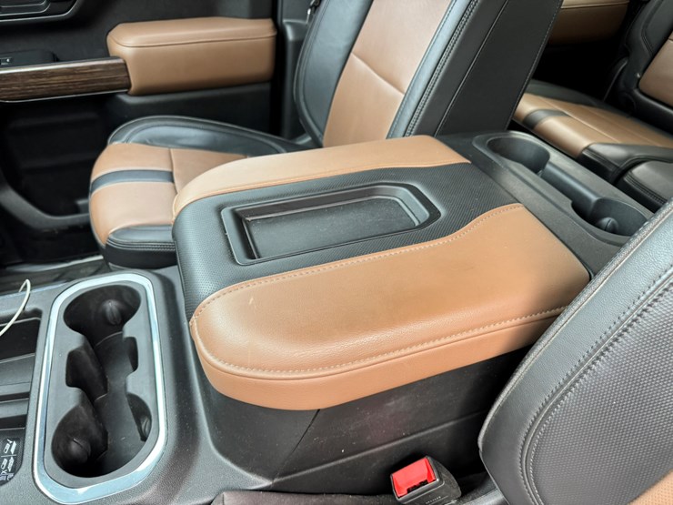 2021-chevrolet-3500hd-image-32