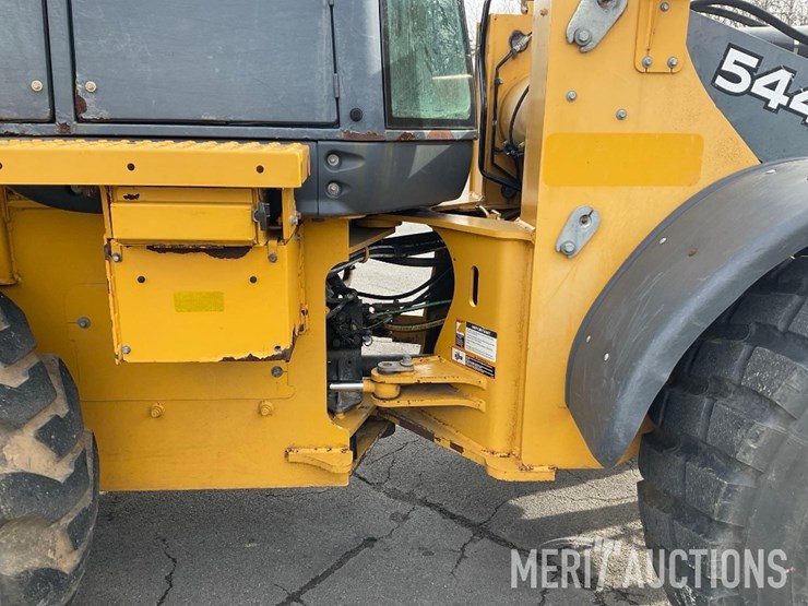 2018-deere-544k-image-17