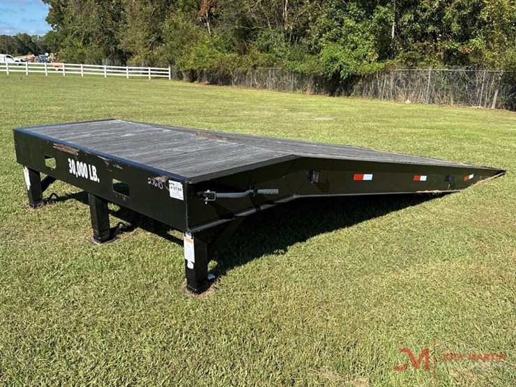 new-pro-series-30,000-lb-capacity-loading-dock-image-4