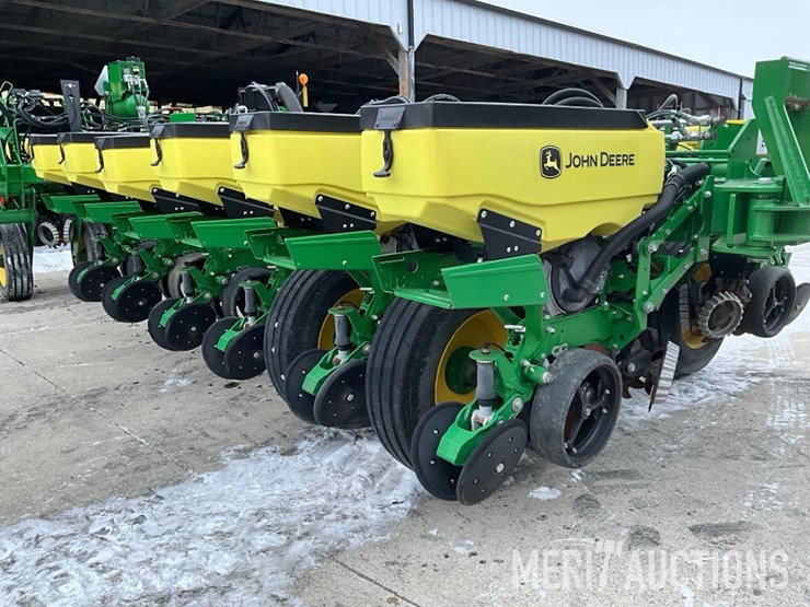 2021-john-deere-1775nt-image-22