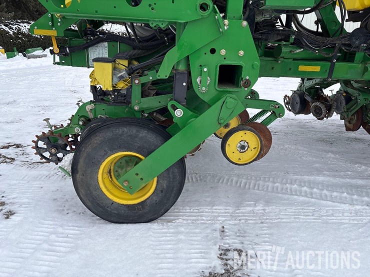 2016-john-deere-1775nt-image-26