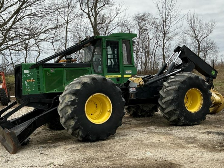 2010-deere-648h-image-1
