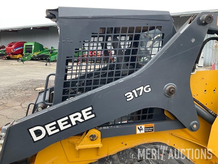 2022-deere-317g-image-17