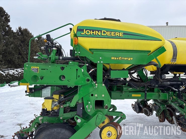 2016-john-deere-1775nt-image-25