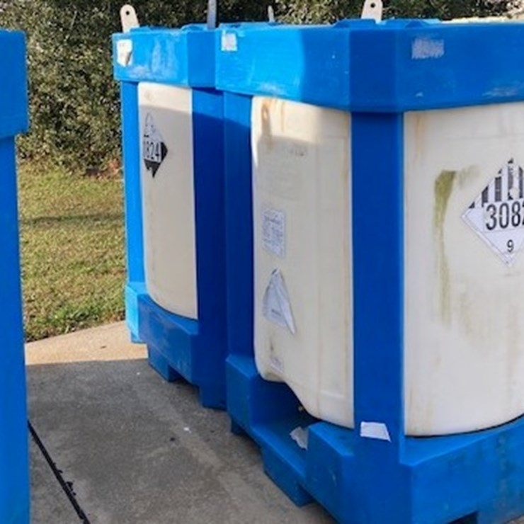 #433 • LOT OF 2 330 GAL ULTRATAINER TANKS