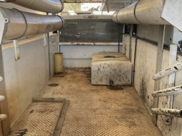 2014-ford-f550-image-12