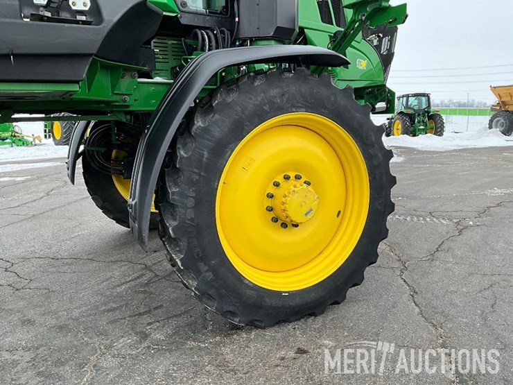 2023-john-deere-400r-image-31