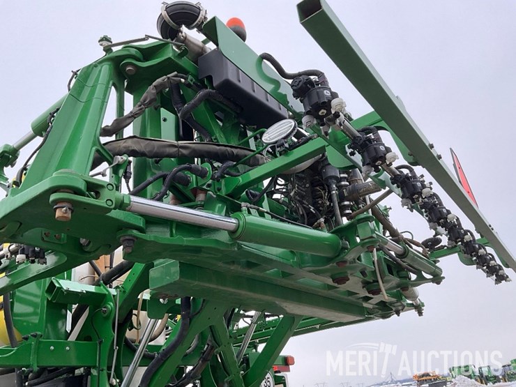 2020-john-deere-r4045-image-19