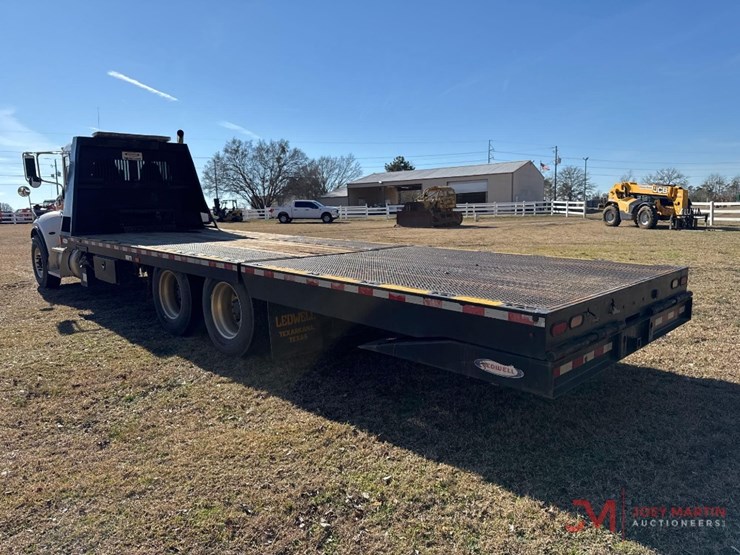 2019-peterbilt-348-image-3