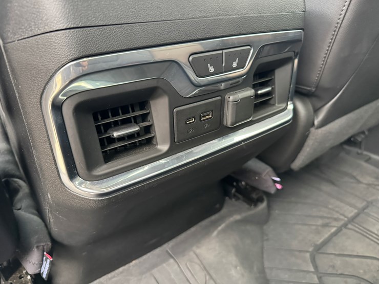 2021-chevrolet-3500hd-image-50