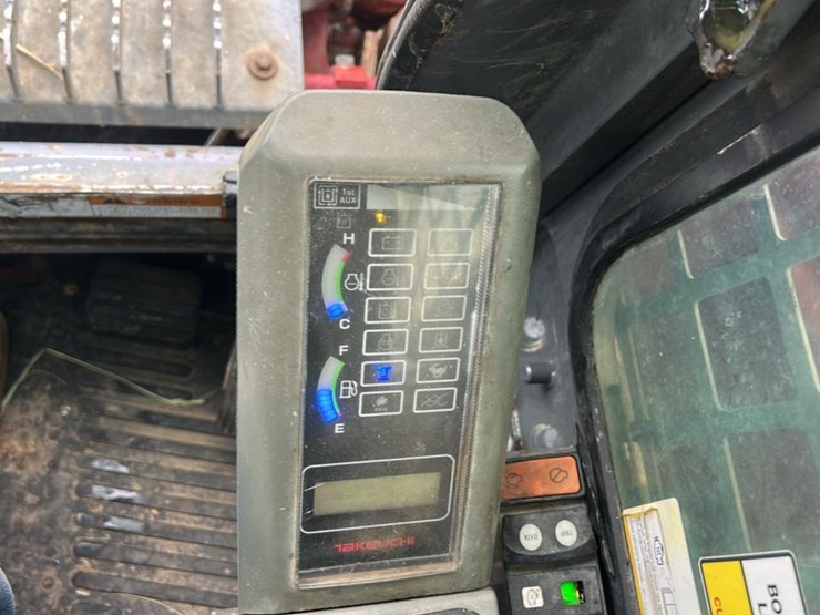 2017-takeuchi-tl8-image-45