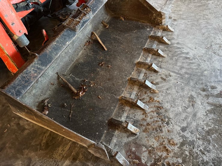 2016-kubota-ssv75-image-9