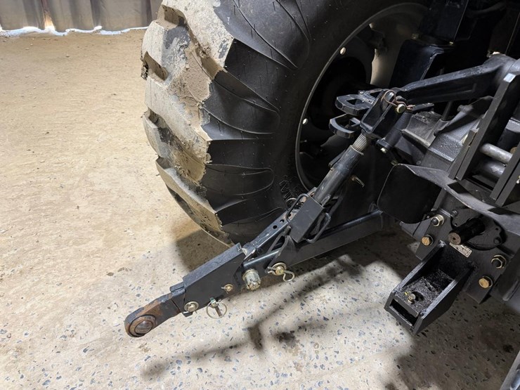 2016-mahindra-2565-image-13