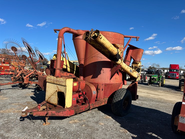 new-holland-358-image-1