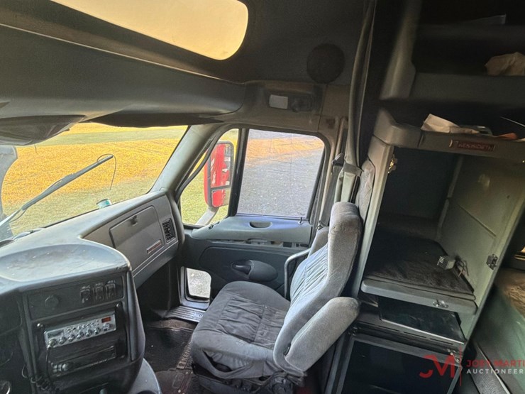 1997-kenworth-p-2000-sleep-truck-tractor-image-21