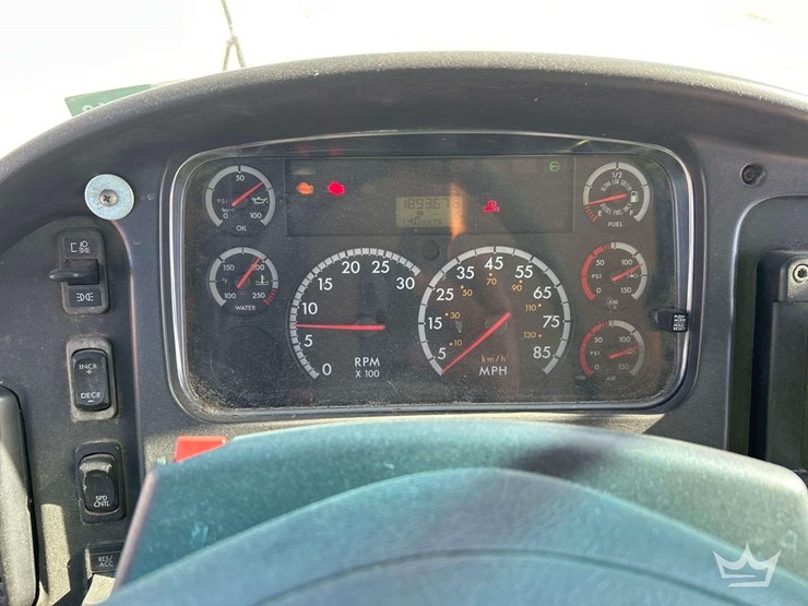 2011-freightliner-b2-image-14