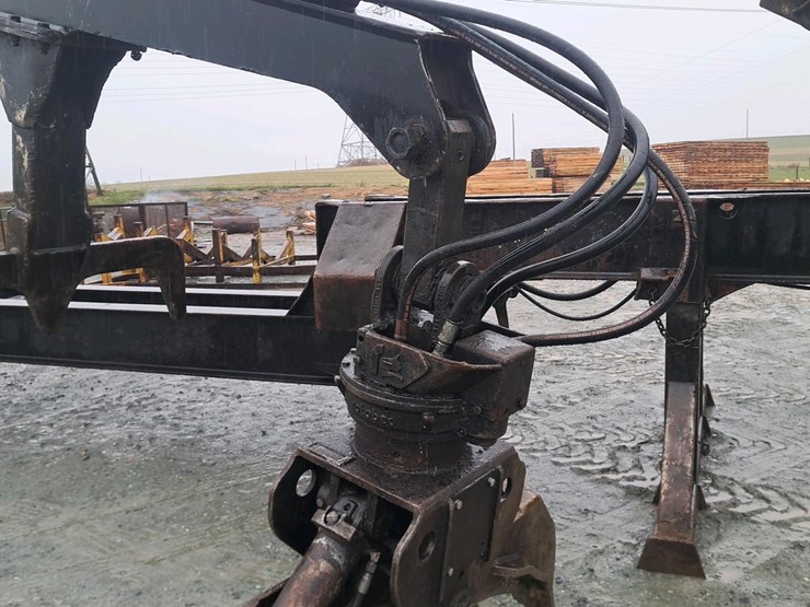 2010-deere-437c-image-21