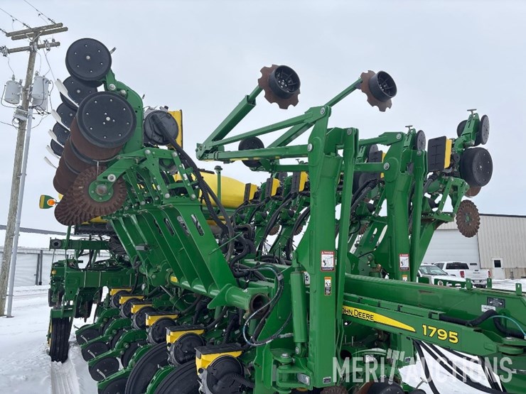 2020-john-deere-1795-image-31