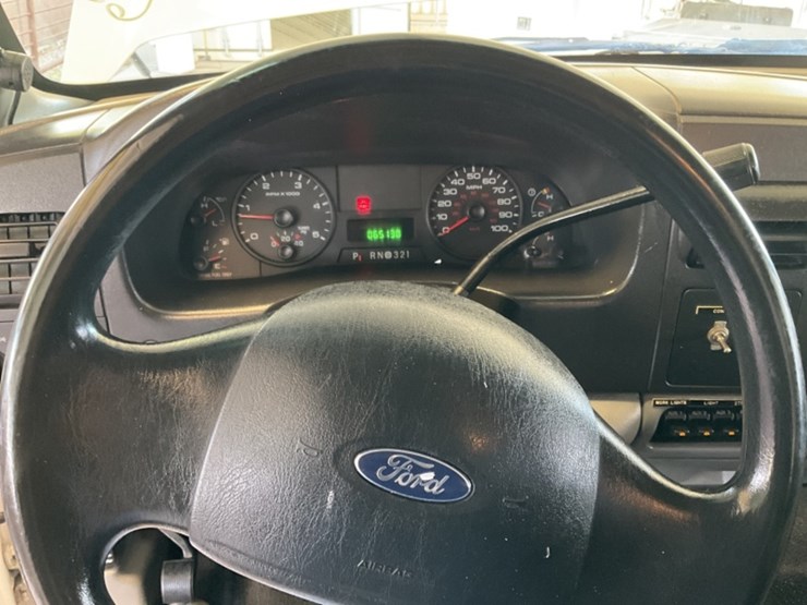 2005-ford-f550-image-18