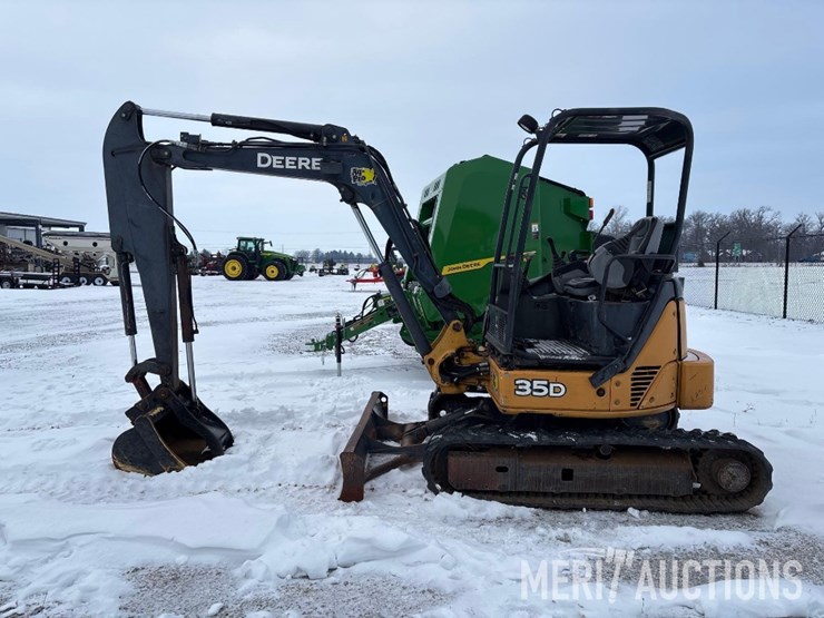 2006-deere-35d-image-4