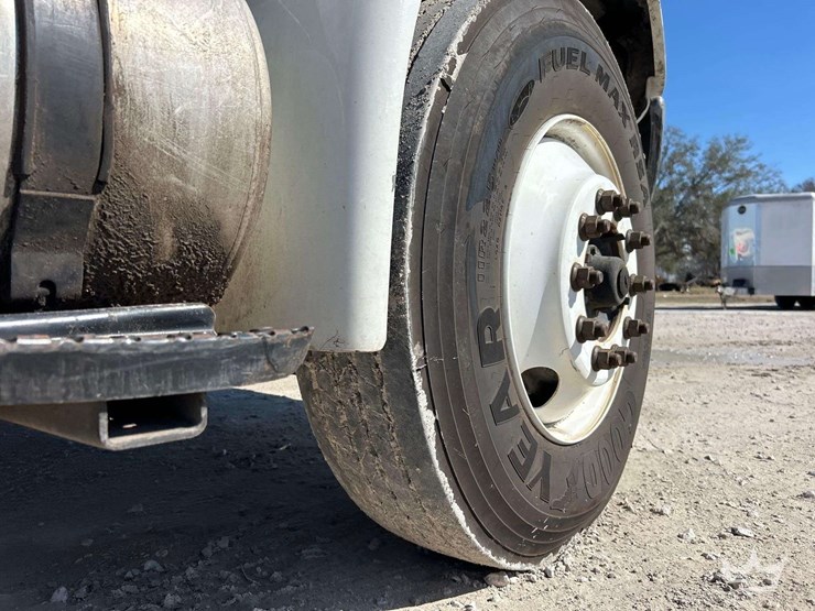 2013-international-durastar-4300-image-38