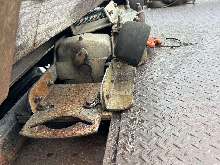 2001-ford-f650-image-33