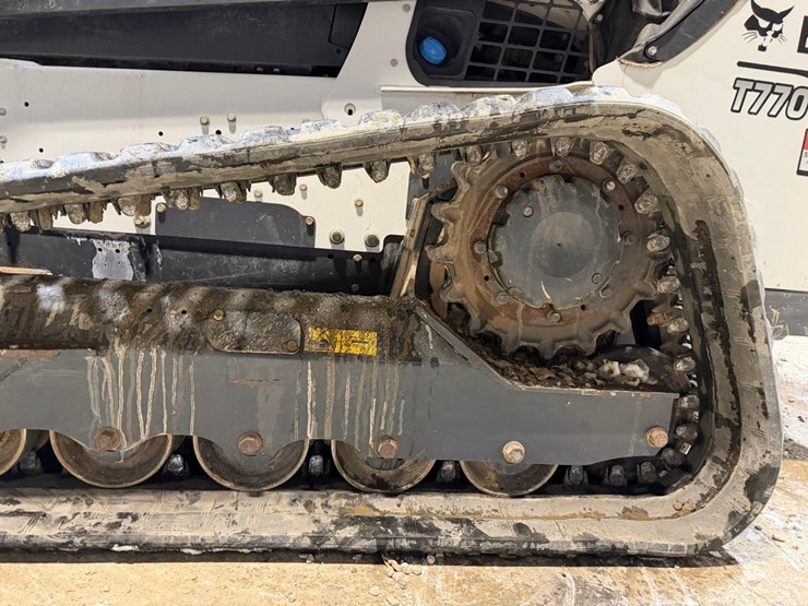 2023-bobcat-t770-image-13